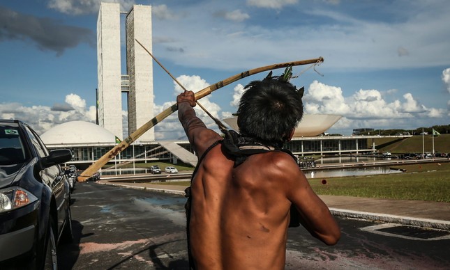 índigenas protestam em Brasília contra proposta para mudar regras de demarcação | André Coelho / Agência O Globo