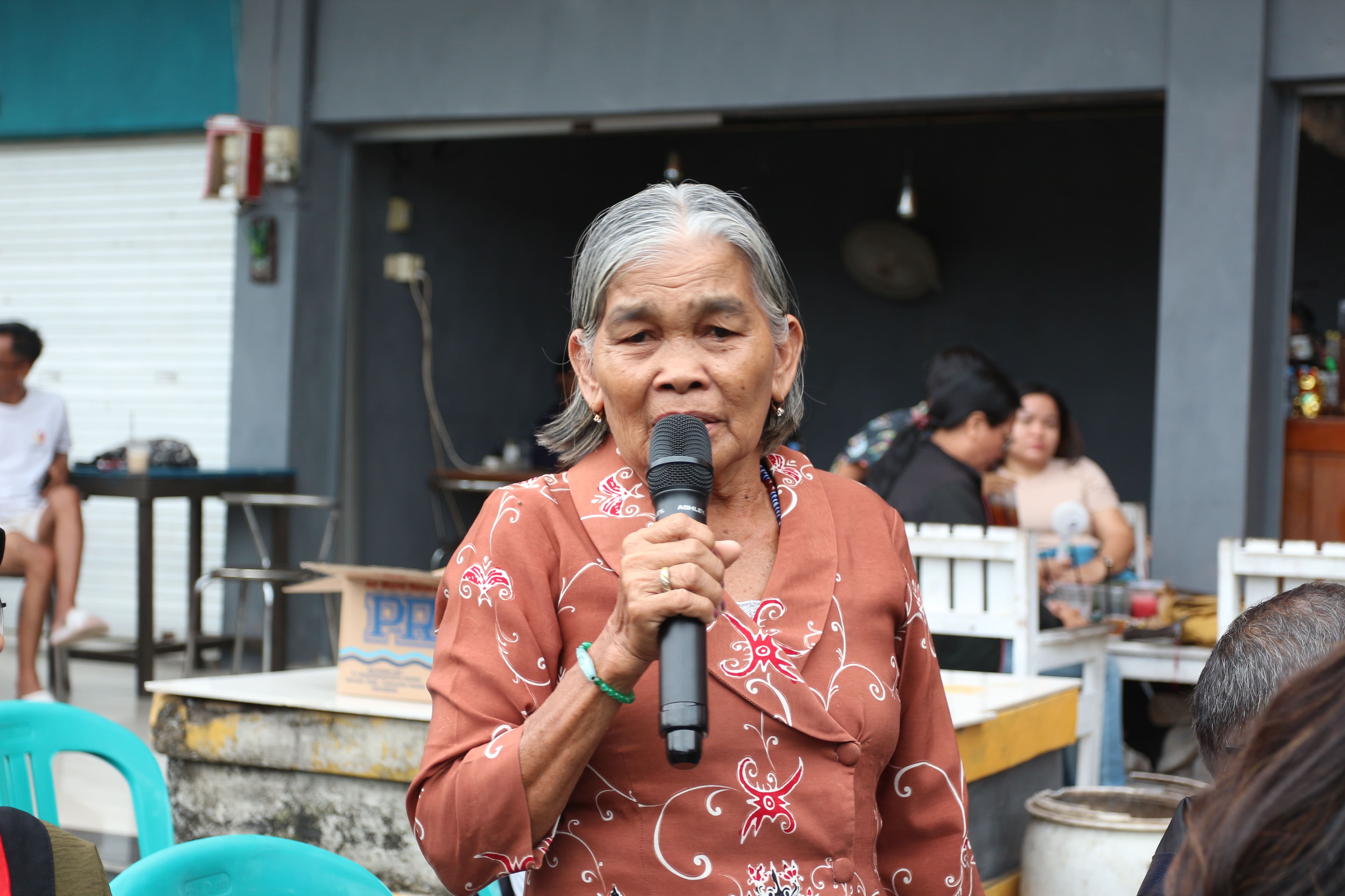 "Lincewati, from Tumbang Joloi, Murung Raya regency, imploring young people to not lose heart and keep protecting the forest. Credit: Jahrul Husin."