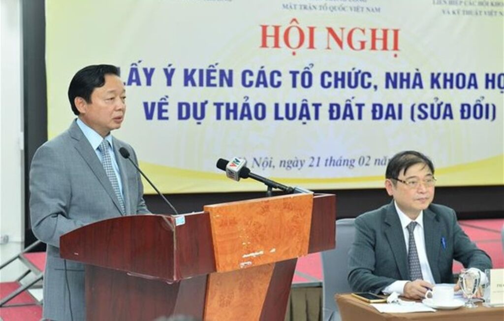   Le vice-Premier ministre Trân Hông Hà lors de la réunion pour recueillir les avis d’organisations et de scientifiques sur le projet de loi foncier (amendé), le 21 février à Hanoï. 