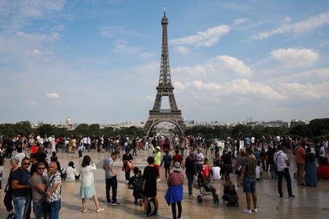 ville-foule-marianne-globe