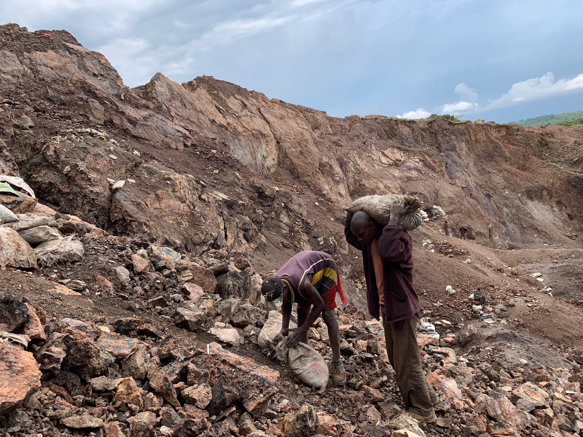 Artisanal cobalt mining. Photo by Afrewatch IIED CC BY-NC-ND 2.0 license