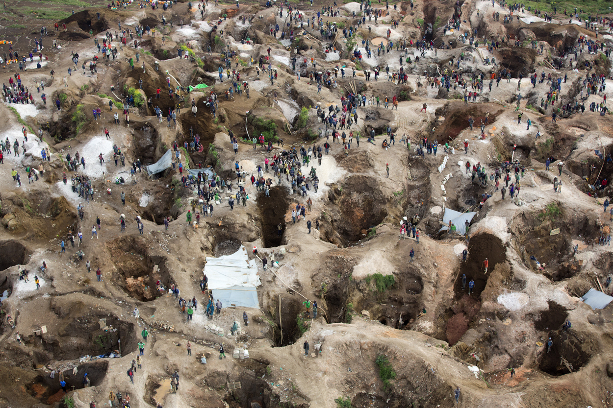 Artisanal Coltan mining. Photo by Sylvain Liechti, MONUSCO, CC BY 2.0 license