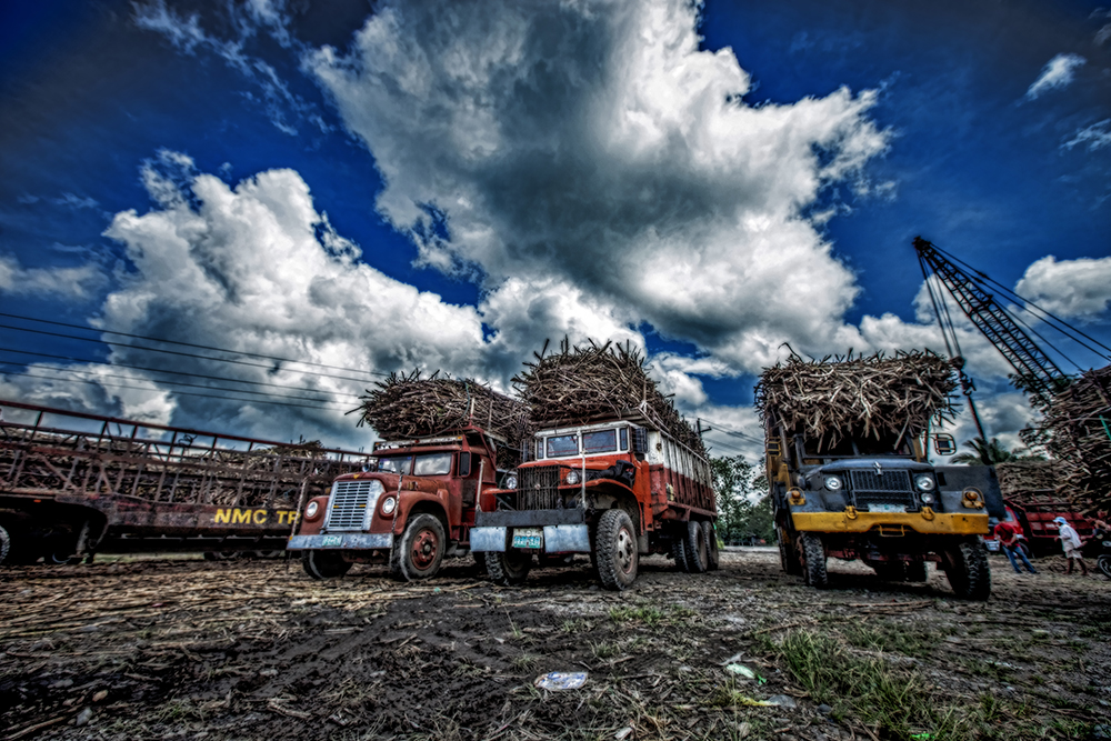 Transloading Sugar Cane in Negros Occidental, Philippines. Photo by Stevan Baird, 2015. CC BY-NC 2.0 license